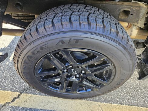 Used 2023 Chevrolet Silverado 1500 RST w/ Z71 Off-Road Package image 11