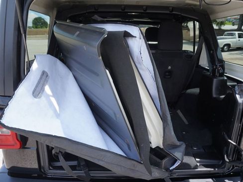 Used 2018 Jeep Wrangler Unlimited Sport S image 27