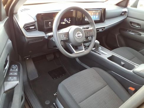 Used 2025 Nissan Kicks S image 14