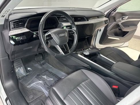 Used 2022 Audi e-tron Premium Plus w/ Premium Plus Package image 12