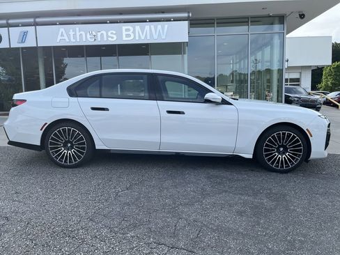 Certified 2025 BMW 740i w/ Premium Package RWD image 9