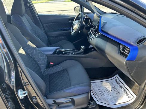 Used 2022 Toyota C-HR XLE FWD image 30