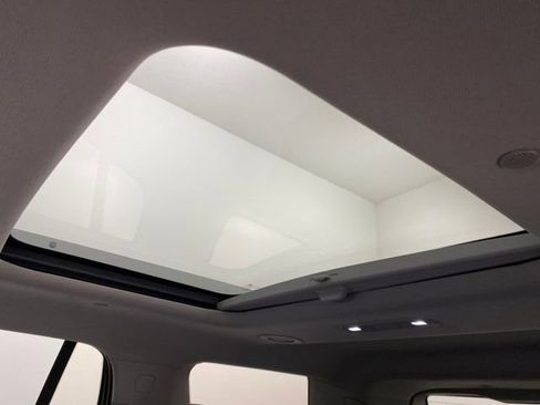 Used 2021 GMC Acadia SLT w/ Preferred Package image 35