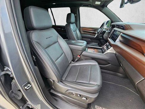 Used 2021 GMC Yukon Denali w/ Denali Premium Package AWD/4WD image 22