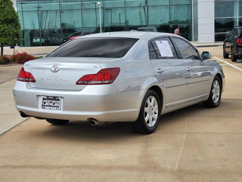 Used 2010 Toyota Avalon XL image 7