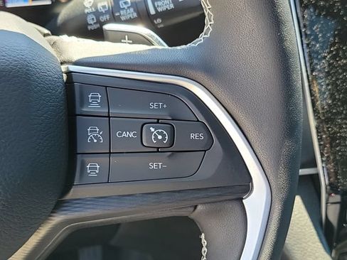 Used 2024 Jeep Grand Cherokee Altitude AWD/4WD image 12