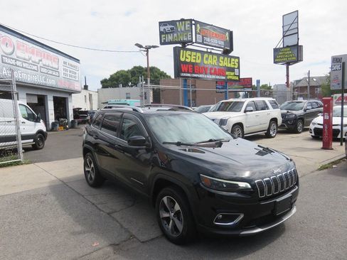 Used 2019 Jeep Cherokee Limited AWD/4WD image 3