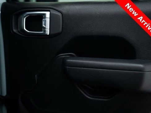 Used 2024 Jeep Wrangler Unlimited image 30