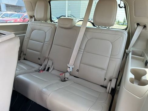 Used 2019 Lincoln Navigator Reserve AWD/4WD image 23
