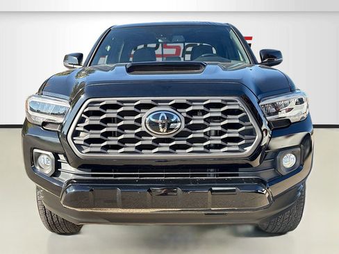 Used 2022 Toyota Tacoma TRD Sport w/ Technology Package image 2