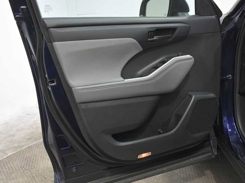 Used 2022 Toyota Highlander L image 16