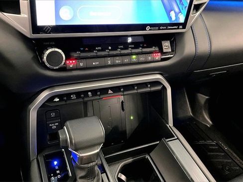 Used 2024 Toyota Tundra Platinum image 27