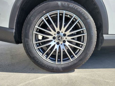 Certified 2025 Mercedes-Benz GLC 300 image 7