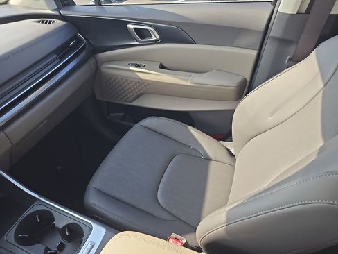 New 2026 Kia Carnival image 17