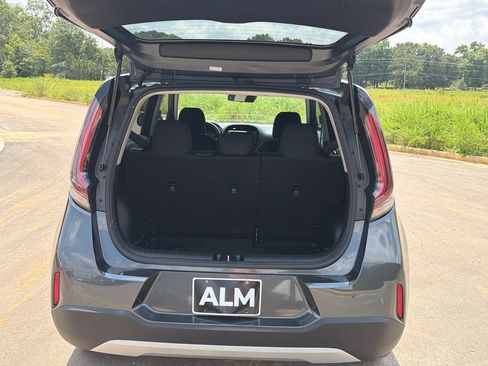 Used 2025 Kia Soul LX w/ LX Technology Package FWD image 18