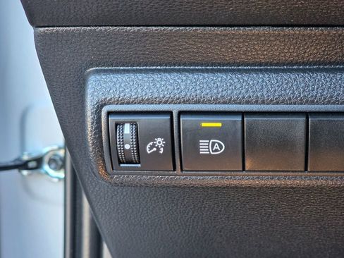 Used 2020 Toyota Corolla SE w/ SE Premium Package image 41