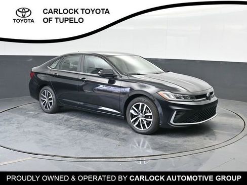 Used 2025 Volkswagen Jetta SE w/ Sunroof Package image 5