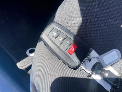 Used 2020 Toyota RAV4 XLE w/ Convenience Package FWD image 15