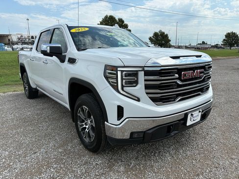 Used 2025 GMC Sierra 1500 SLT AWD/4WD image 3