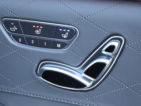 Used 2019 Mercedes-Benz S 560 Sedan w/ AMG Line Exterior image 40