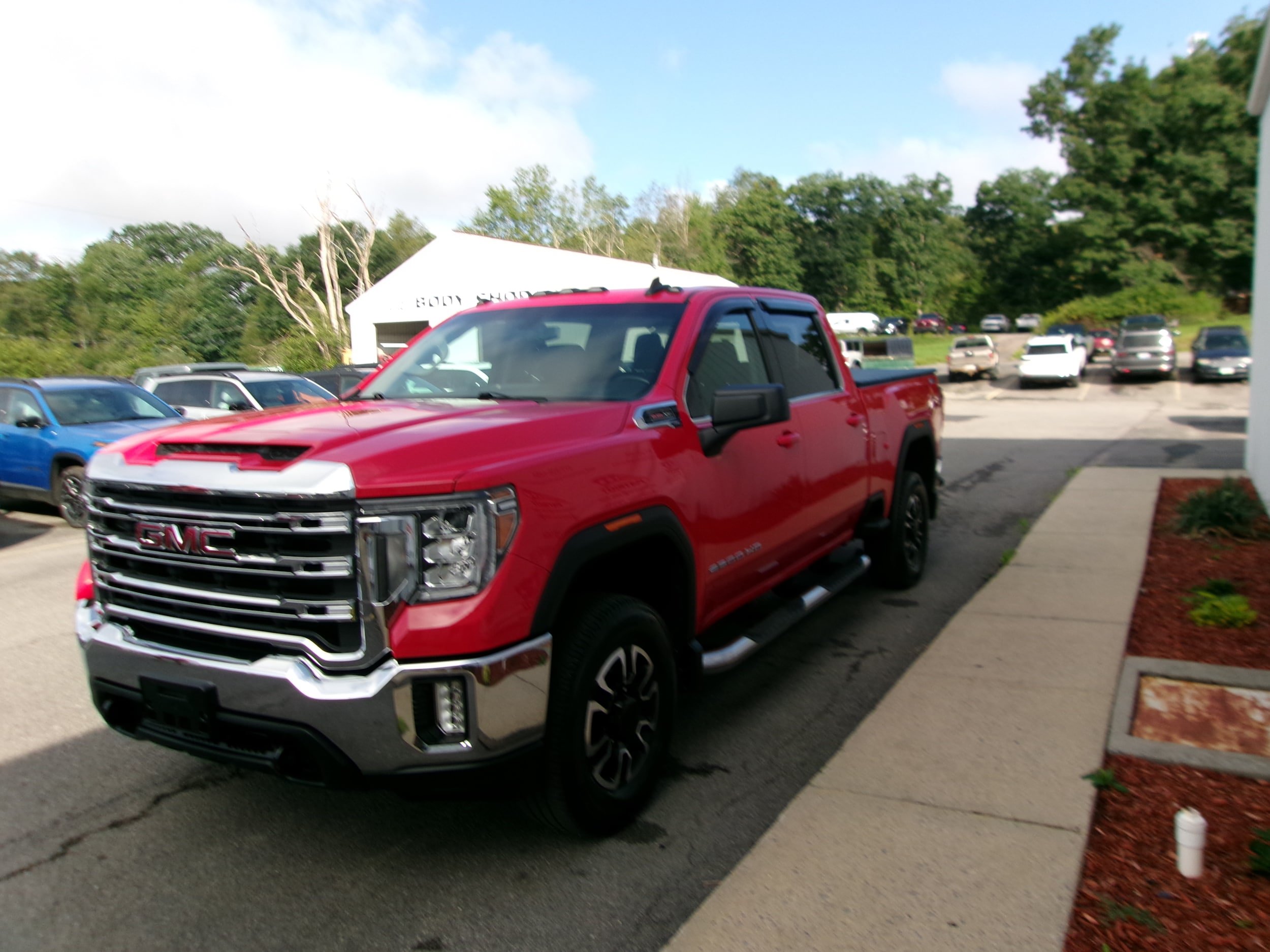 Used 2020 GMC Sierra 2500 SLE w/ SLE Value Package; AWD/4WD image 5