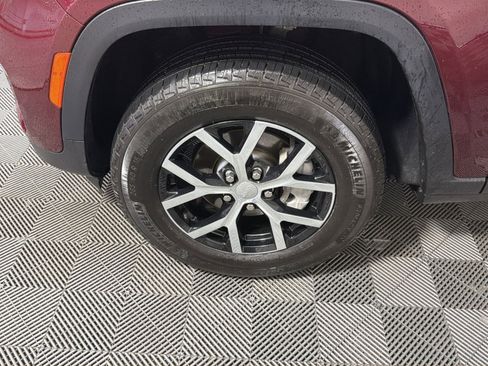 Used 2025 Jeep Grand Cherokee Limited image 12