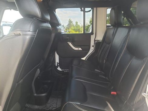 Used 2014 Jeep Wrangler Unlimited Rubicon w/ Connectivity Group AWD/4WD image 14