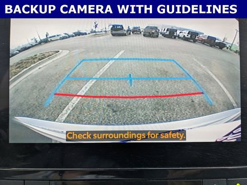 Used 2023 Toyota Highlander L image 2