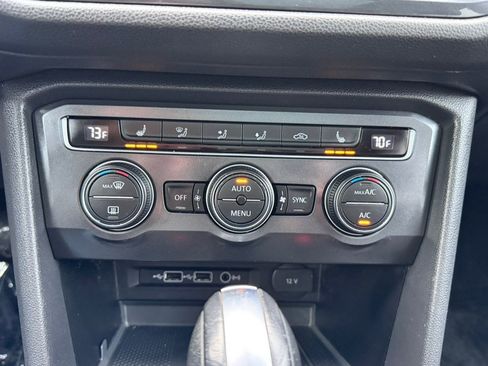 Used 2020 Volkswagen Tiguan SE w/ Panoramic Sunroof Package image 12