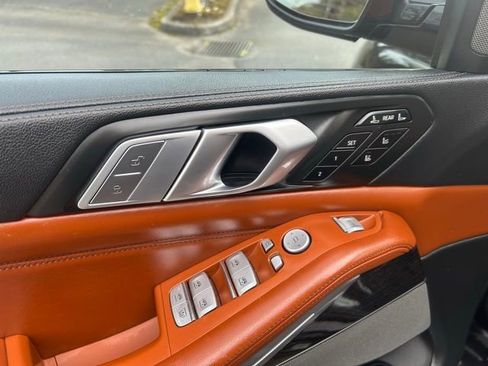 Used 2020 BMW X7 M50i w/ Dynamic Handling Package image 21