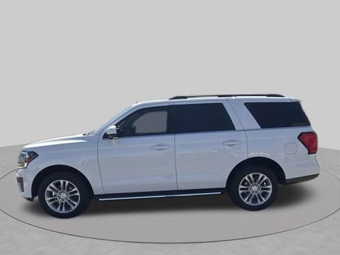 Used 2022 Ford Expedition XLT AWD/4WD image 5