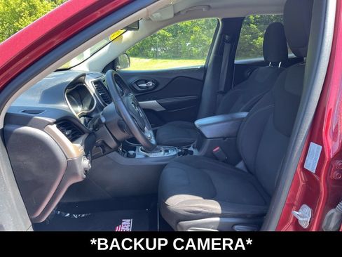Used 2017 Jeep Cherokee Latitude w/ Cold Weather Group AWD/4WD image 6