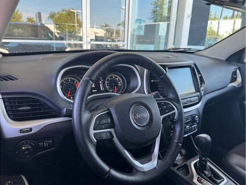 Used 2018 Jeep Cherokee Latitude Plus FWD image 23