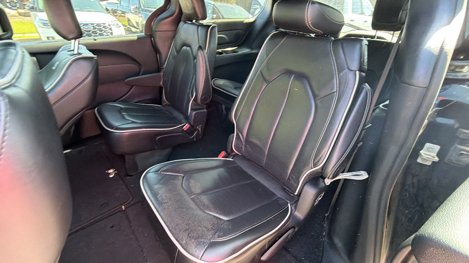 Used 2025 Chrysler Pacifica Limited FWD image 23