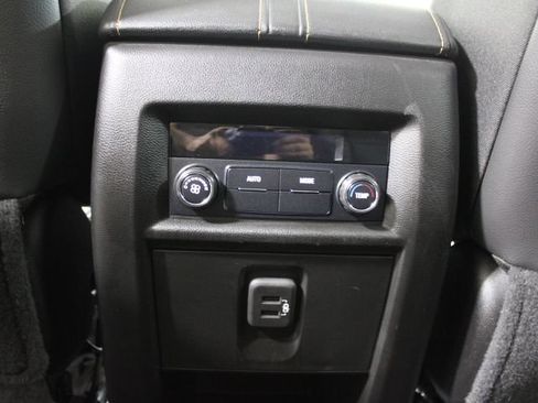 Used 2021 Chevrolet Traverse LT AWD/4WD image 23