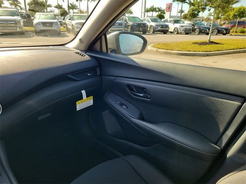 Used 2025 Nissan Sentra S image 17