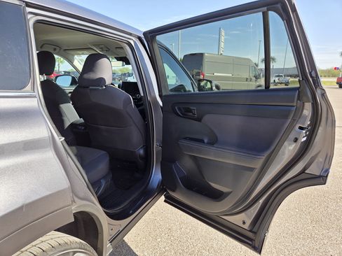Used 2023 Toyota Highlander LE image 15