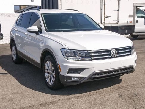 Used 2018 Volkswagen Tiguan SE w/ Front Fog Lights Package FWD image 3