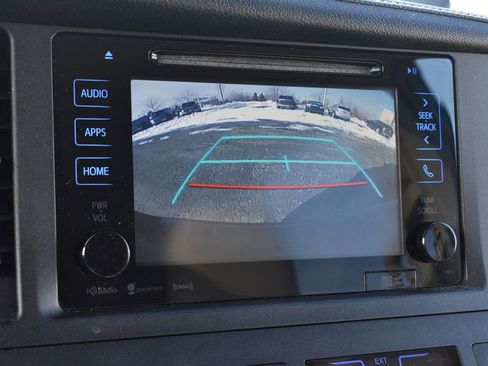 Used 2016 Toyota Sienna XLE image 23