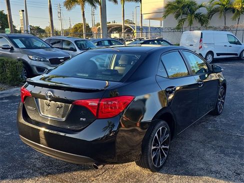 Used 2018 Toyota Corolla SE image 3