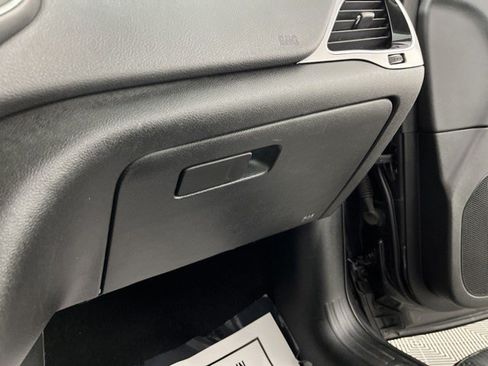 Used 2019 Jeep Cherokee Limited AWD/4WD image 35