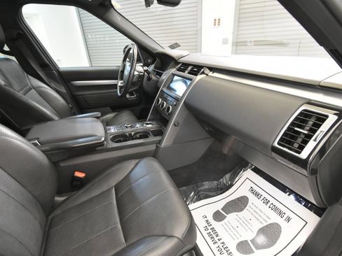 Used 2020 Land Rover Discovery Landmark AWD/4WD image 17