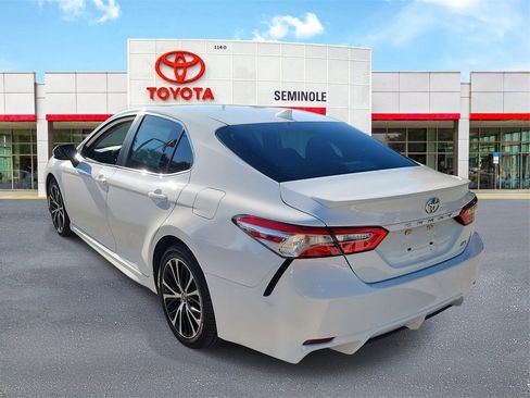 Used 2020 Toyota Camry SE image 4