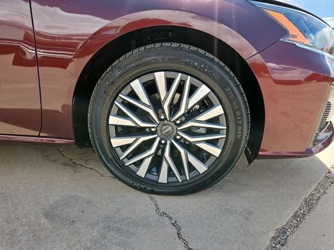Used 2024 Nissan Altima 2.5 SV FWD image 10