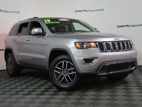 Used 2019 Jeep Grand Cherokee Limited w/ Trailer Tow Group IV AWD/4WD image 2