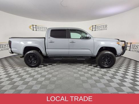 Used 2020 Toyota Tacoma SR5 AWD/4WD image 3