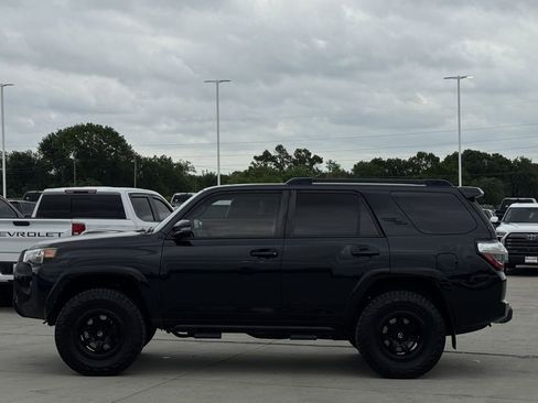 Used 2019 Toyota 4Runner TRD Off-Road Premium AWD/4WD image 3