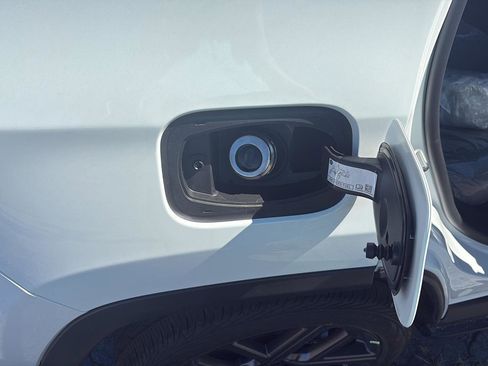 New 2026 Jeep Compass Limited image 18