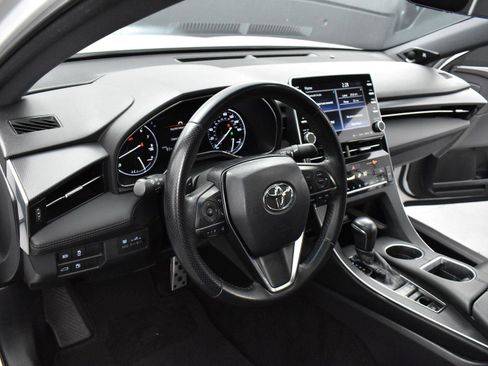 Used 2019 Toyota Avalon XSE image 12