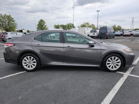 Used 2019 Toyota Camry LE w/ Convenience Package FWD image 16